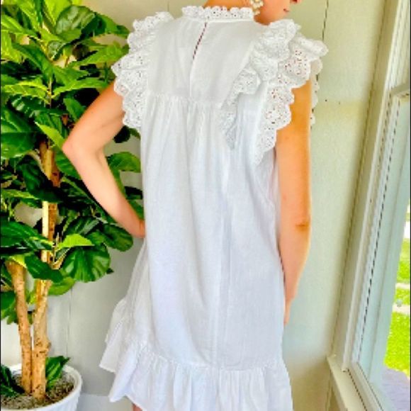 🆕NWT✨SUGAR LIPS✨EYELET DETAILED SLEEVELESS MINI DRESS - Picture 3 of 15